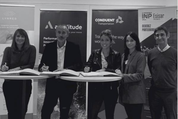 Cette semaine a été marquée par la signature officielle de notre partenariat avec l’école Grenoble INP Esisar. Cette semaine a été marquée par la signature officielle de notre partenariat avec l’école Grenoble INP Esisar.